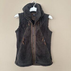 Kuhl Women S Sherpa Flight Vest Zipper Pockets Hooded Born in the Mountains Warm